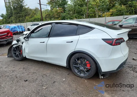 2022 Tesla Model Y из США, поврежденный, VIN 7SAYGDEF9NF516002